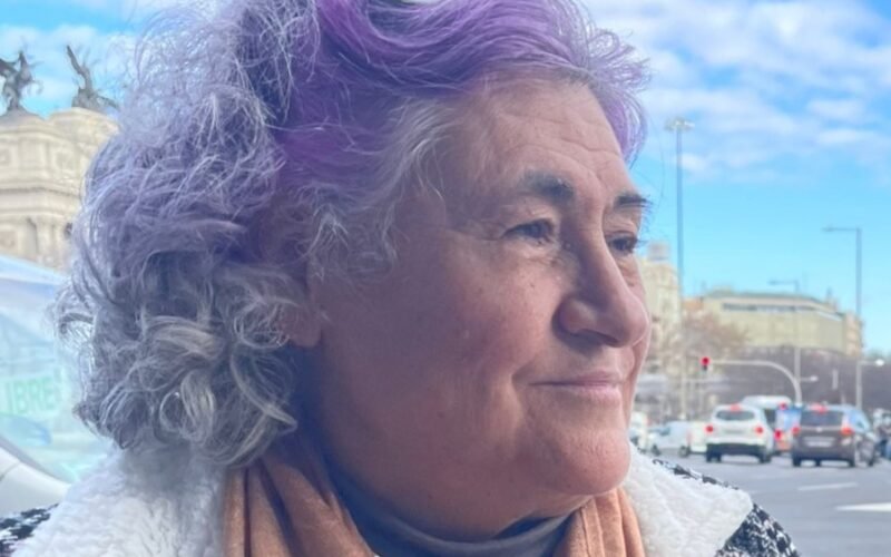 Miguela López de Andújar Navarro, una voz literaria que rompe el silencio con «Entrelíneas (El Peso del Silencio)»