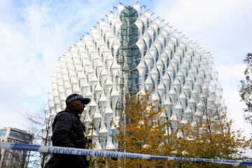 Dos paquetes sospechosos en el aeropuerto de Gatwick y en la Embajada de EE UU siembran la alarma en Londres