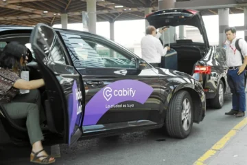 Auro gana la batalla legal contra Cabify: el Tribunal Constitucional le da la razón y le exime de tener que operar con sus VTC