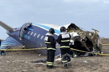 Ucrania asegura que el siniestro del avión que se estrelló en Kazajistán se produjo por un ataque ruso