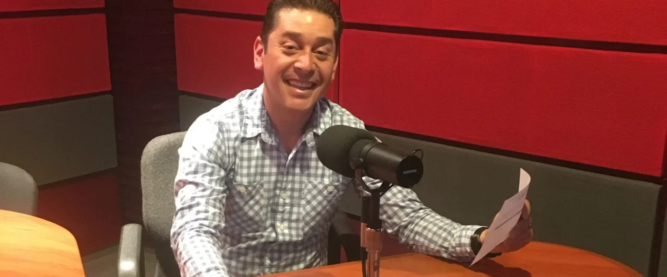 Ricardo Israel Casillas Flores presenta su primer libro sobre adolescencia y comunicación familiar