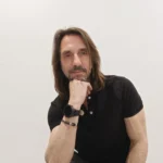 John Caballero sacude el panorama literario con una ópera prima cargada de tensión simbólica