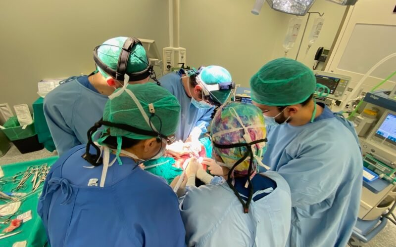 El hospital Puerta de Hierro realiza el primer trasplante cardiopulmonar con órganos de un donante en asistolia controlada en España