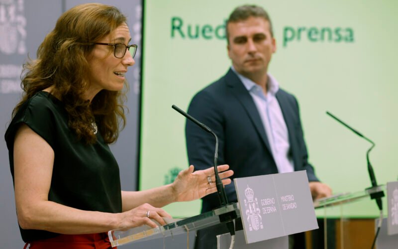 Sanidad anuncia un plan de choque de 10 millones para atender a pacientes con ELA avanzada «hasta que se implemente la ley»