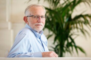 Charles Rice, descubridor del virus de la hepatitis C: «Trump está politizando la ciencia, los méritos ya no cuentan y la capacidad tampoco»