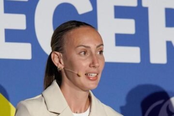 Virginia Torrecilla pide «valentía» a los futbolistas gays para que salgan del armario