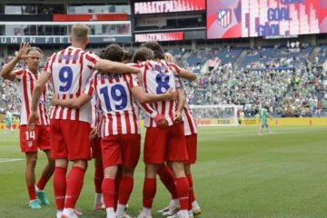 El Atlético agota su último soplo de energía y orgullo con la teoría del milagro
