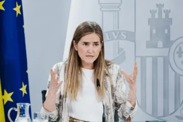El escudo anti-apagón introduce mayor control en la tensión de la red eléctrica ante el avance renovable y prioriza la termosolar con baterías
