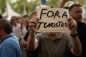 «Tourists go home», otra idiotez populista