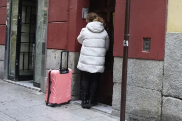 Consumo intensifica su ofensiva a un día del registro único del alquiler: remite a Madrid los datos de 3.500 de los 15.000 pisos turísticos ilegales de la capital