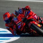 Los hermanos Márquez se dan un festín en casa de Bagnaia