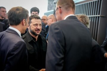 La OTAN arropa a Ucrania pese a rebajar su papel en la cumbre