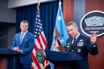 El secretario de Defensa de EE UU insiste en el éxito de los bombardeos en Irán y ataca a la prensa por ponerlo en duda