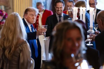 Última hora de la cumbre de la OTAN, en directo | Las dudas de Trump sobre el artículo que obliga a la defensa mutua de los aliados ensombrecen el inicio de la cumbre