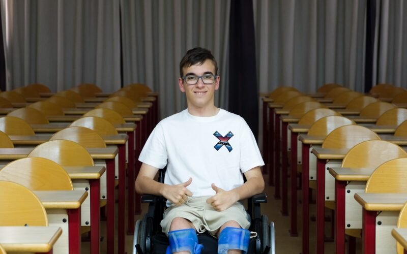 Marcos, el estudiante con discapacidad motora que hizo la Selectividad dictando las respuestas y ha logrado entrar en Periodismo: “Nadie me ha regalado nada”