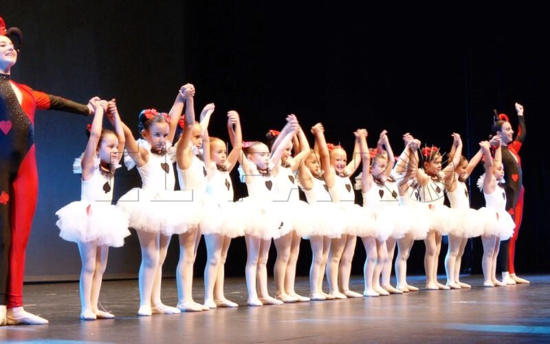 La Escuela de Danza Rosa Founaud estrena el ballet ‘El Lago’