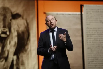 Gonzalo Bernardos, economista: «Pronto verás al yesero cobrar 5.000 euros por falta de mano de obra en España»