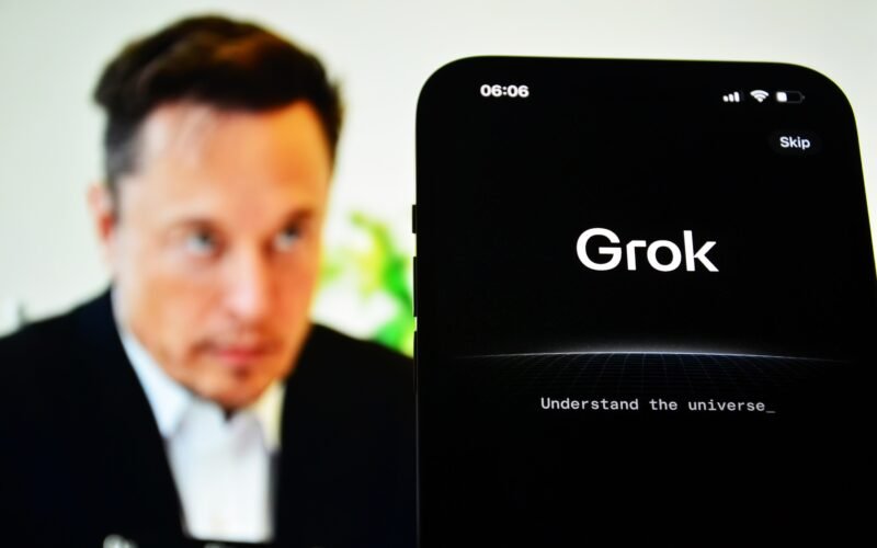Grok, la IA de Elon Musk, «castigada» tras publicar mensajes antisemitas y elogios a Hitler