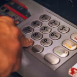 Gran noticia para los mayores: cajeros automáticos más accesibles