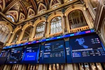 El BBVA impulsa al Ibex 35, que alcanza los 14.417 puntos