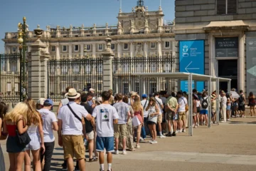 Turismo sin frenos: ¿bonanza o dependencia?