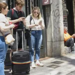 Perfil de los apartamentos turísticos: 4,7 noches de media; Canarias, Costa Blanca y Madrid, destinos favoritos; españoles y británicos, sus clientes preferentes