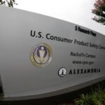El Supremo de EE UU refuerza el poder ejecutivo de Trump y le permite purgar la agencia reguladora del consumo