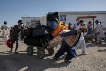 Irán expulsa a más de un millón de afganos en un clima de xenofobia espoleado por los ataques de Israel