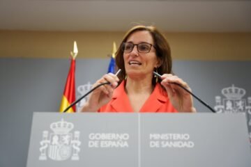 El recorte en la retribución de los expertos que diseñan los exámenes MIR desata una crisis con Sanidad