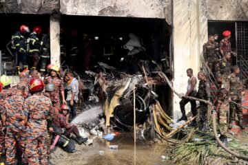 Al menos 19 muertos al estrellarse un avión militar contra una escuela en Bangladés