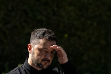 Aluvión de críticas a Zelenski en Ucrania por interferir en la lucha contra la corrupción