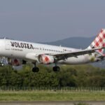 Un hombre muere succionado por el motor de un avión que despegaba desde Bérgamo a Oviedo