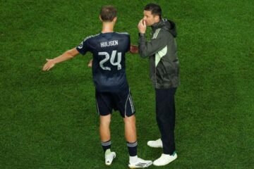 El andamio de Luis Enrique contra los drones de Xabi Alonso