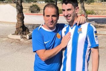 Arrasate recibe la visita de un exalumno del colegio en el que daba clase en Zegama