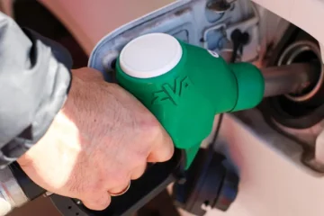 El precio de los carburantes se abarata a mínimos del verano a las puertas del puente de agosto