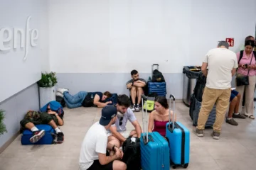 Suspensión de trenes entre Galicia y Madrid: cómo reclamar o cambiar tu billete con Renfe