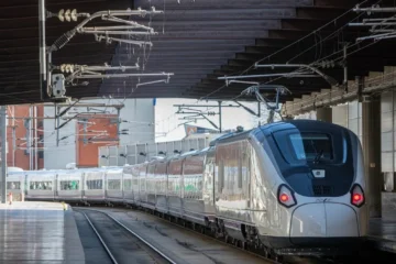 Cancelada de forma definitiva para todo el día la circulación de trenes entre Galicia y Madrid por el fuego