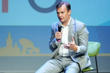 MasOrange y Vodafone eligen a GIC como socio para crear la mayor empresa de fibra óptica de España