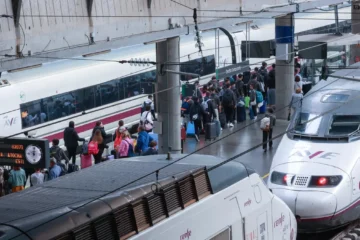 10 horas encerrados por una nueva avería en la alta velocidad: «Estáis destrozando el sistema ferroviario»