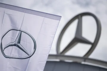 Mercedes-Benz alerta del colapso del mercado del automóvil en Europa por el exceso de regulación