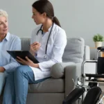 El 44% de los jóvenes cuenta con seguro de salud, pero solo un cuarto se lo paga de su bolsillo