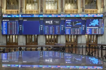 La confirmación de la opa lleva a rojo BBVA y dispara al Sabadell en bolsa