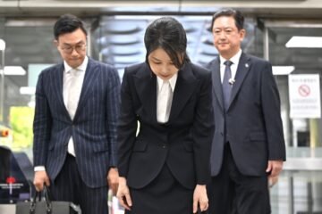 Corea del Sur detiene por corrupción a la esposa del expresidente que fue destituido por imponer la ley marcial