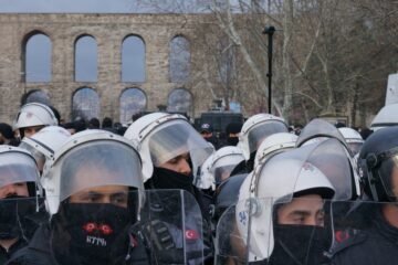 Más de 40 detenidos en Turquía en otro golpe a la oposición socialdemócrata en los municipios