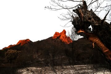 Las llamas arrasan Las Médulas, un paisaje cultural modelado por los romanos