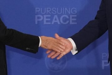 Qué cuenta el lenguaje no verbal de la reunión entre Trump y Putin