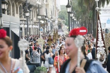 Ceuta se rinde ante la Virgen de África en una procesión llena de fe