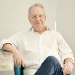Alberto Salinas Karpel irrumpe en la escena literaria con un debut luminoso sobre la medicina y la vida