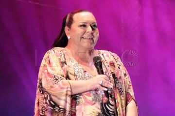 Falete emociona al público con su arte en la Feria de Ceuta