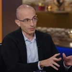 Yuval Noah Harari, historiador y visionario, sentencia la muerte del dinero: «El significado de la riqueza pasa de tener mucho dinero a tener muchos petabytes de información